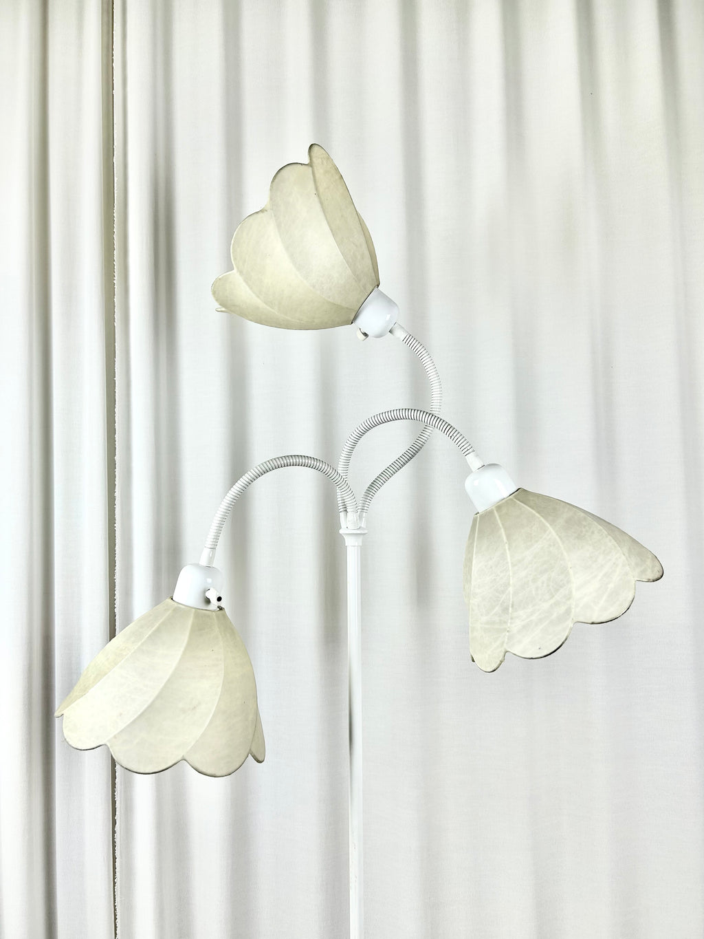 Egon Hillebrand three-arm floor lamp, detail image of the lampshades