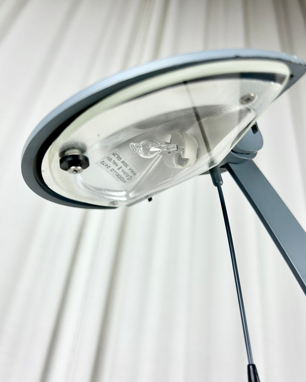 Postmodern Carlotta table lamp by Enrico Potz for Gamma 3, Italy 1990s. Anthracite grey architectural design.