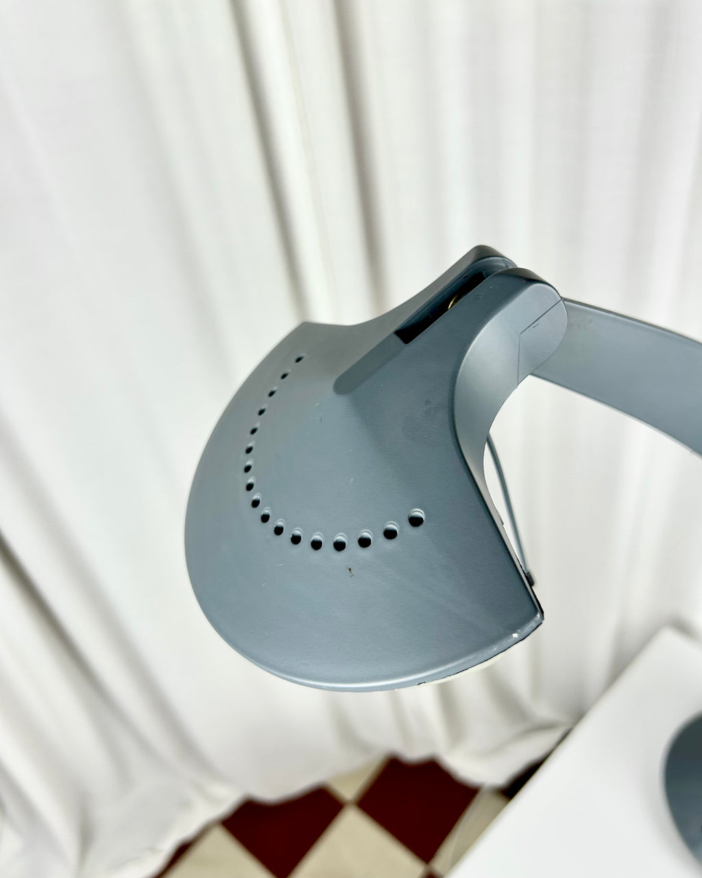 Postmodern Carlotta table lamp by Enrico Potz for Gamma 3, Italy 1990s. Anthracite grey architectural design.