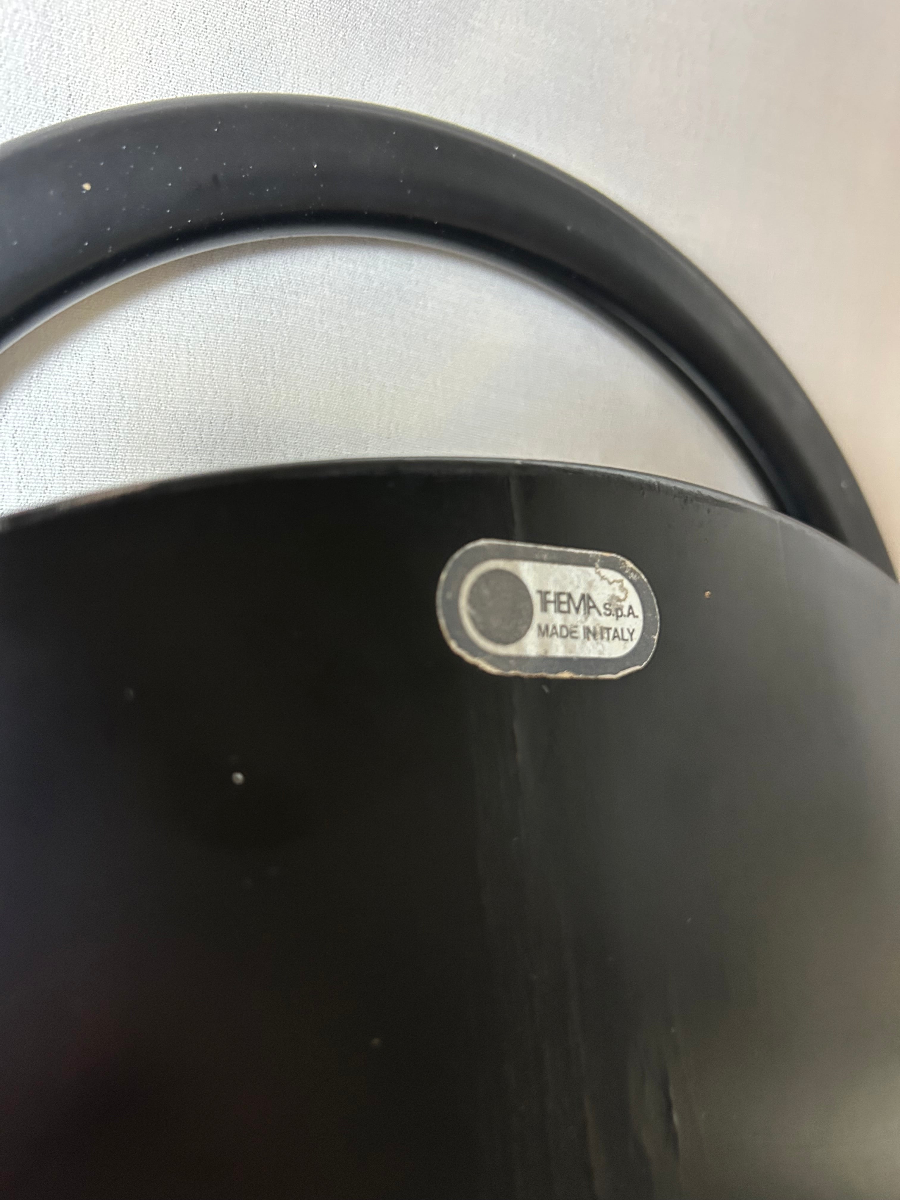  "Dafne" chair by Gastone Rinaldi for the Italian manufacturer Thema, closeup of the label