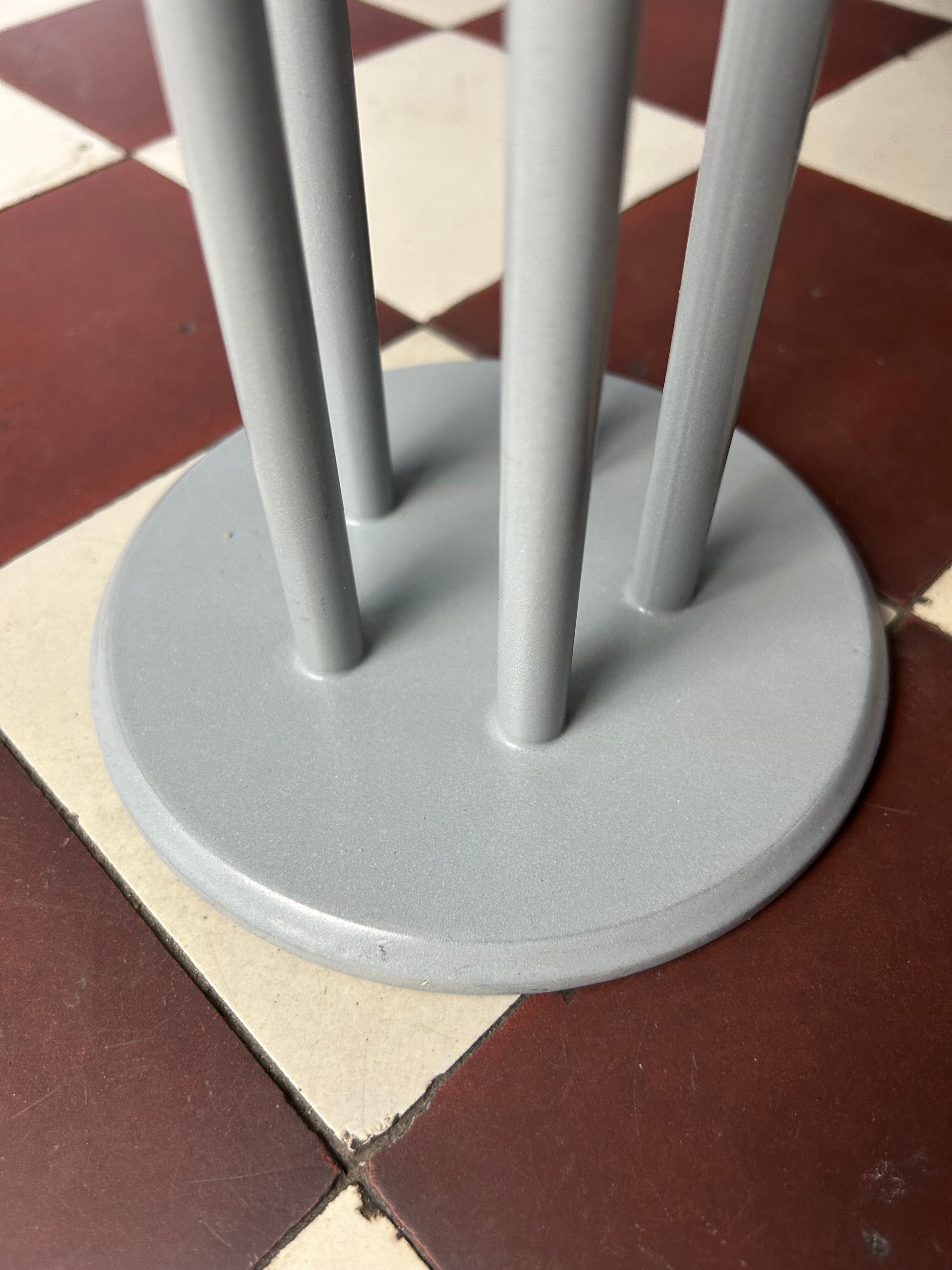 Closeup of foot stand of the Air Sofa from Hain & Thome