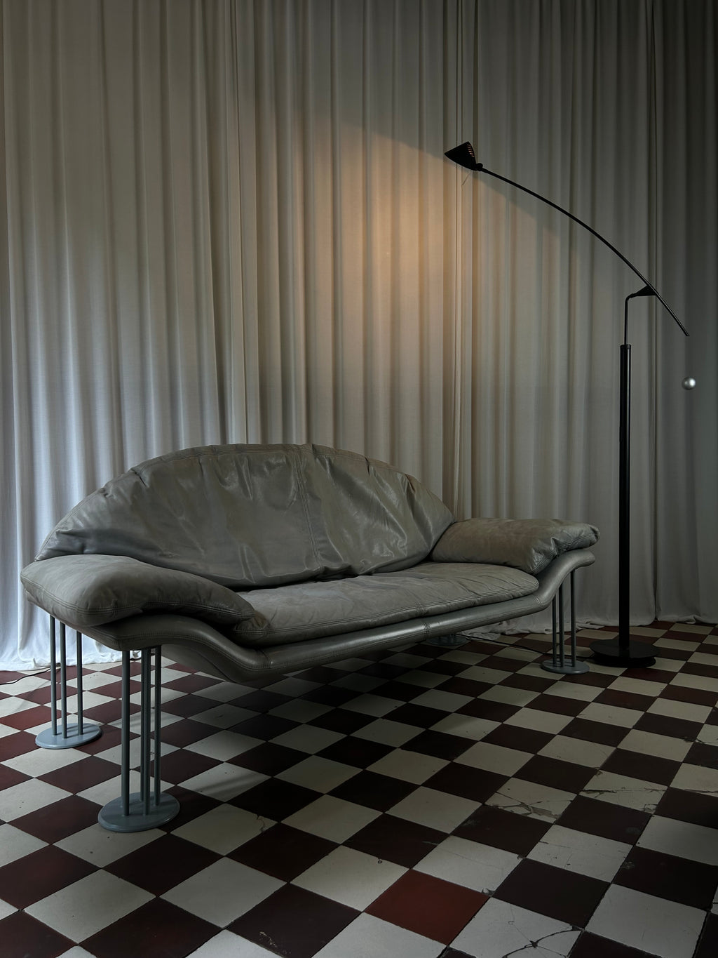 Air Sofa from Hain & Thome in dark setting