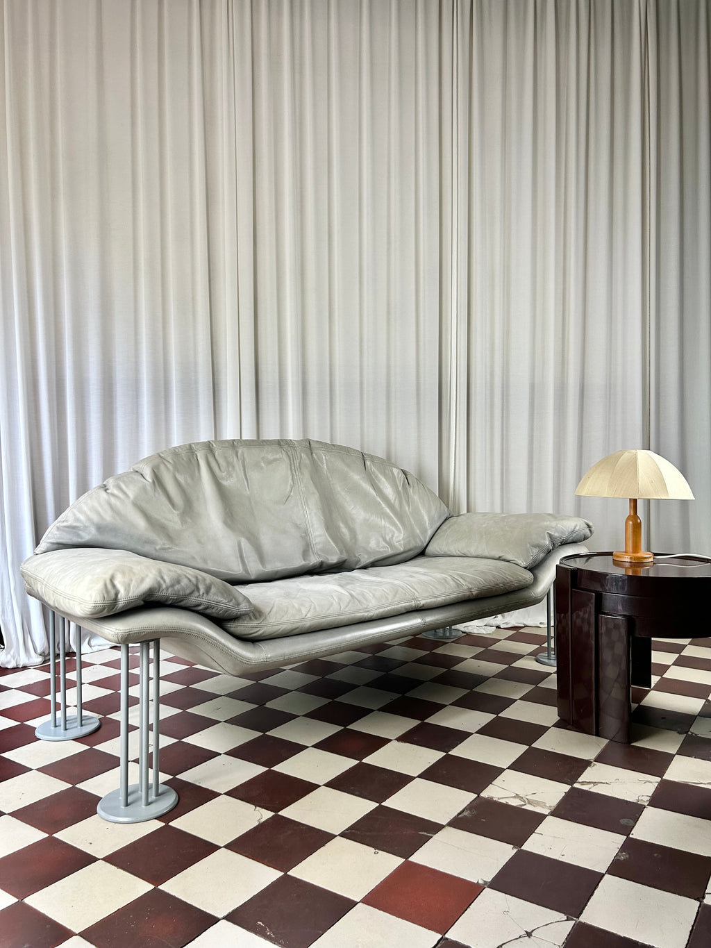 Air Sofa from Hain & Thome with couchtable and table lamp
