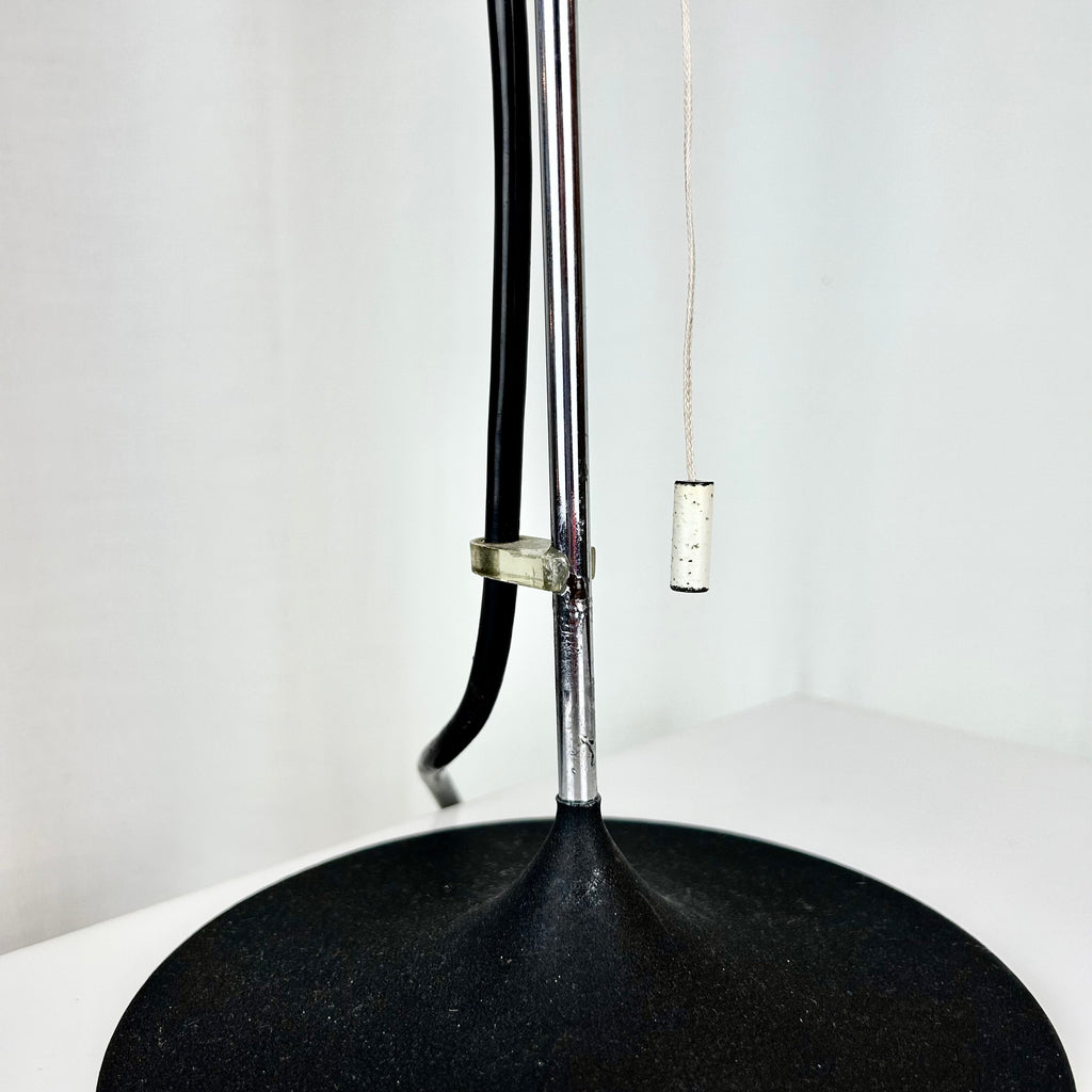 Detail image of the lamp foot of a table lamp by Doria