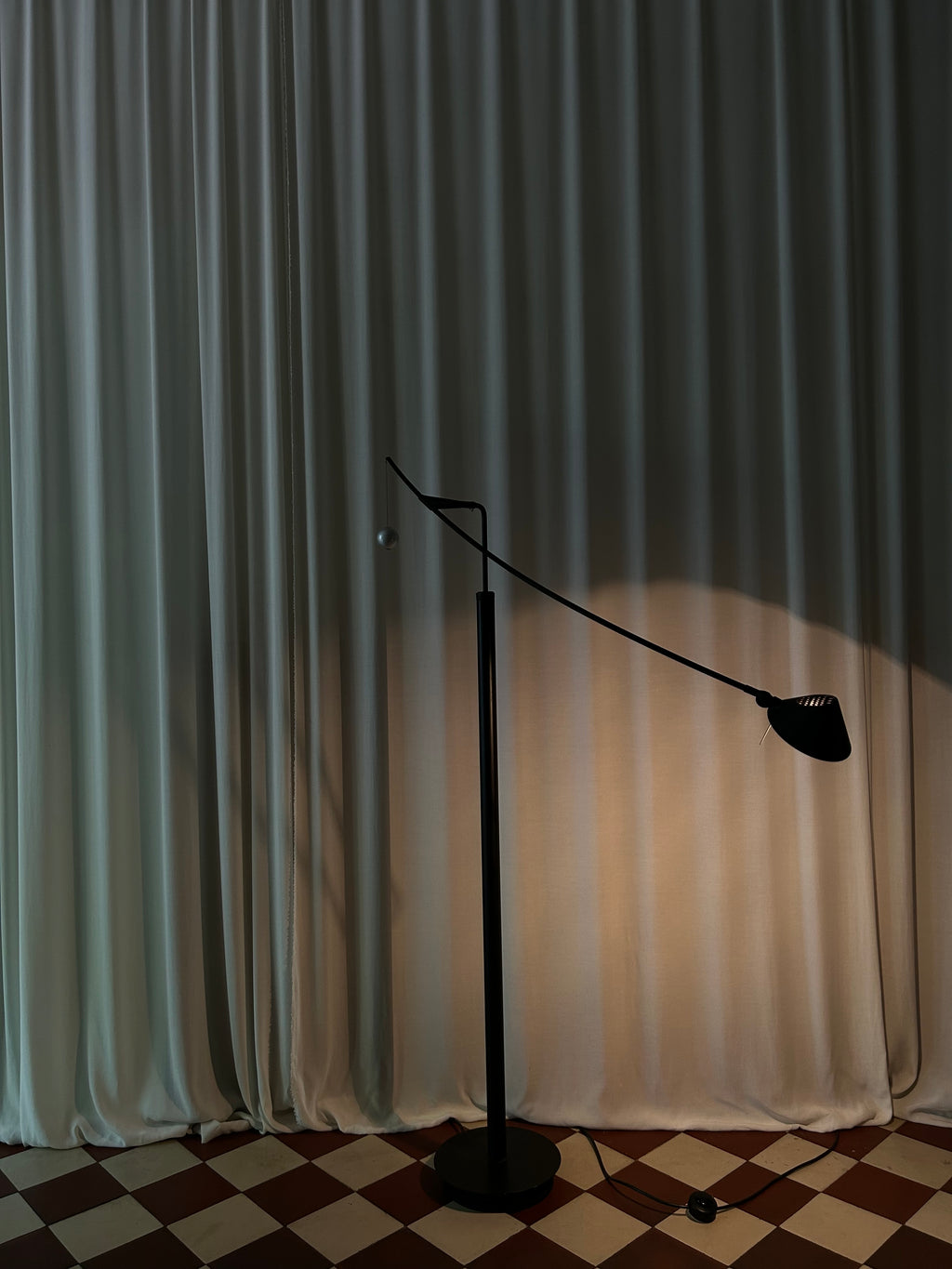 Nestore Lettura floor lamp by Carlo Forcolini for Artemide, 1988, dark setting with lowered lamp head