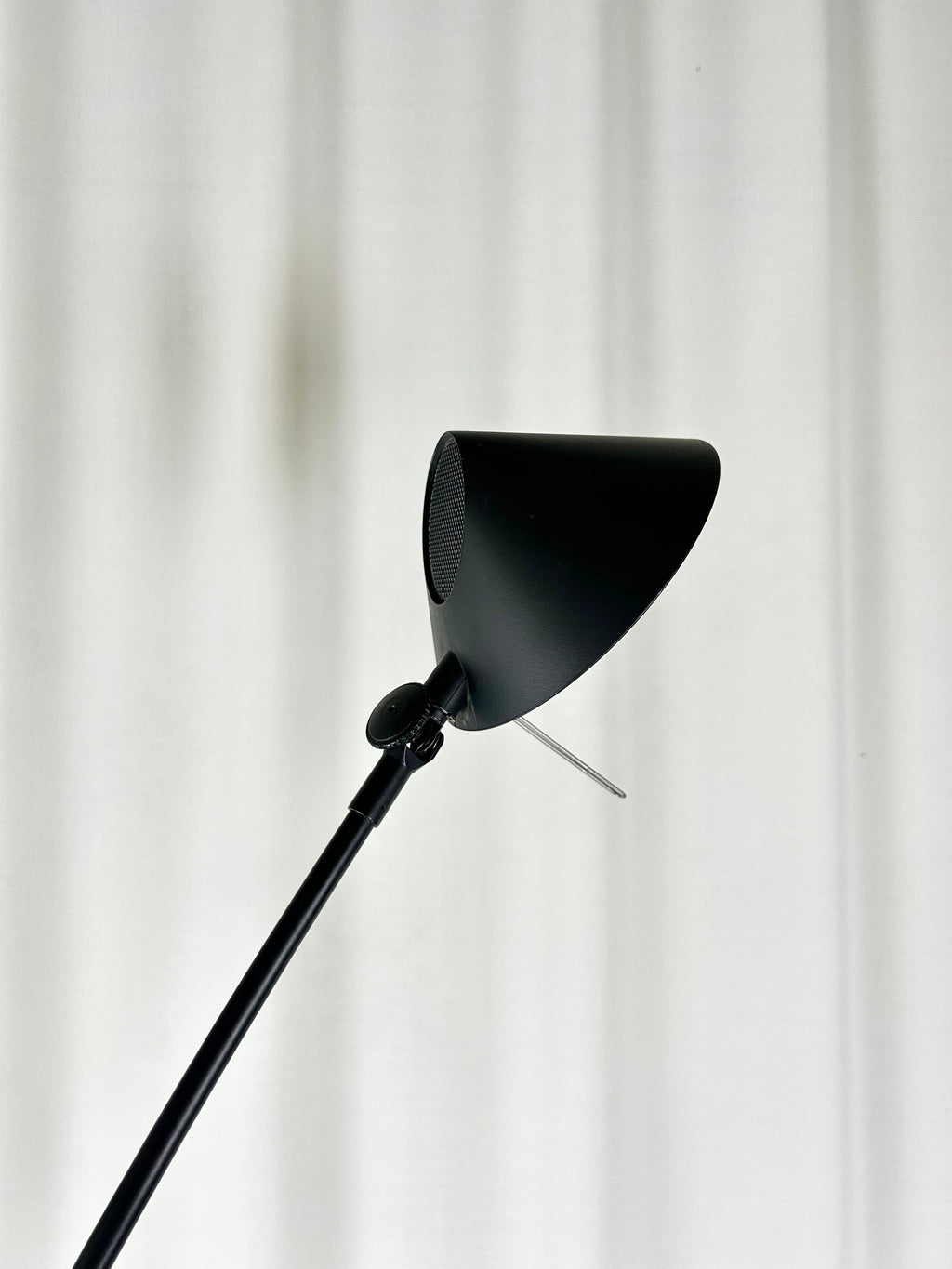 Nestore Lettura floor lamp by Carlo Forcolini for Artemide, 1988, detail of the lamp head