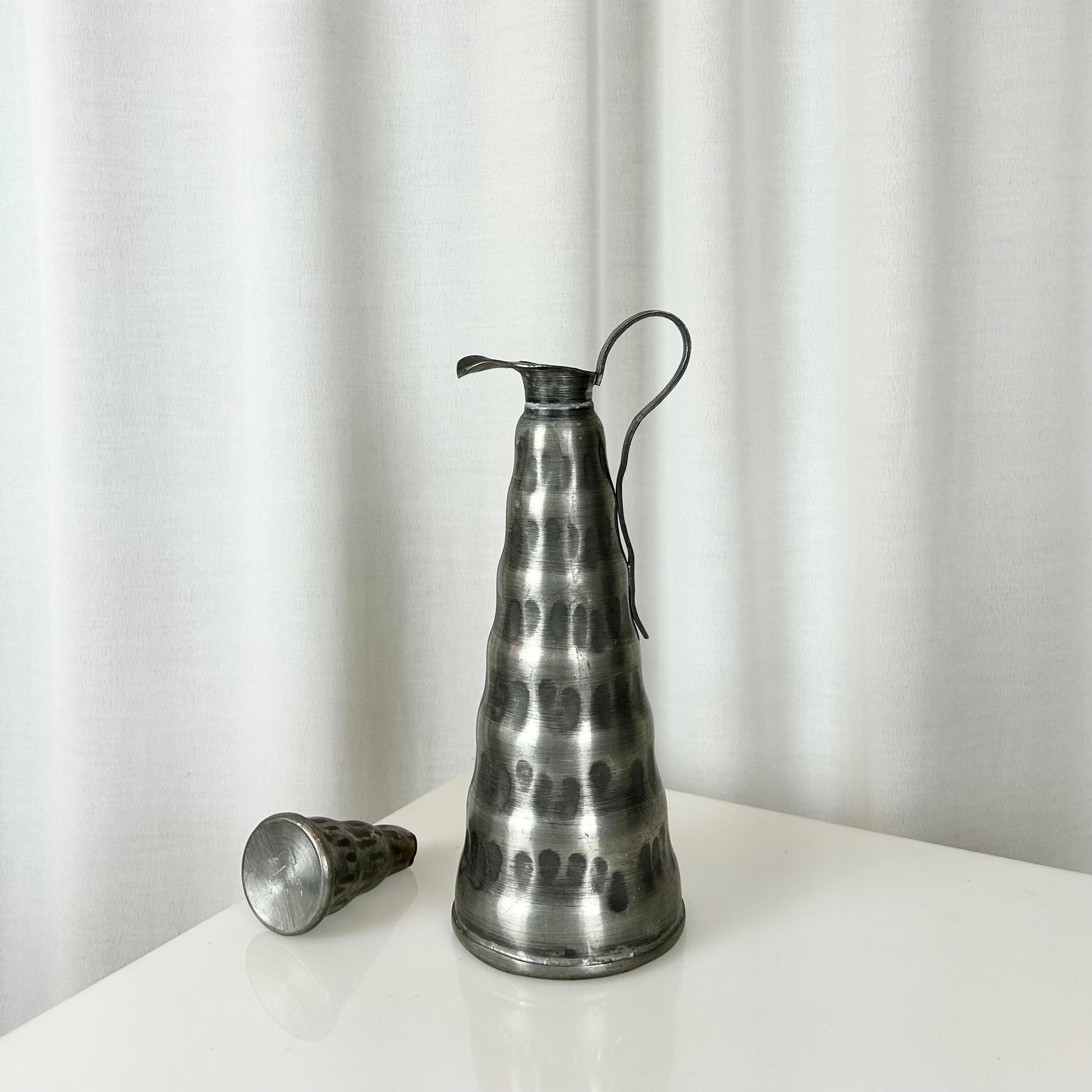 Norwegian pewter jug with hammered surface, conical shape and detachable lid, 29.5 cm tall
