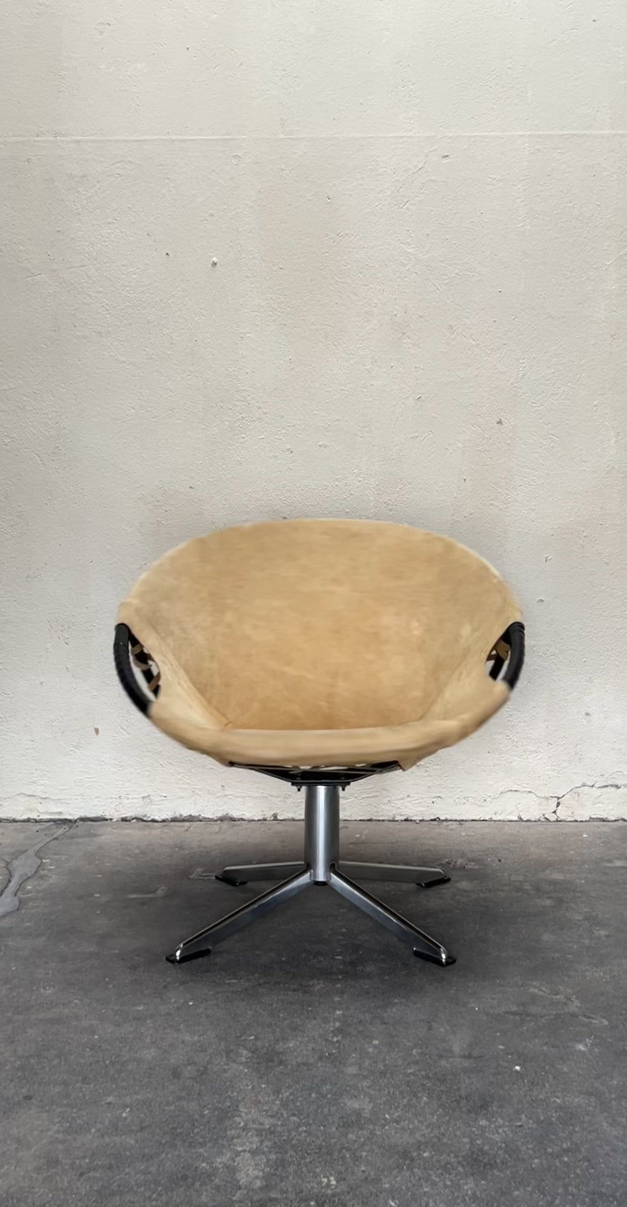 Mid-Century Vintage Lusch & Co Balloon Swivel Armchair 1960s