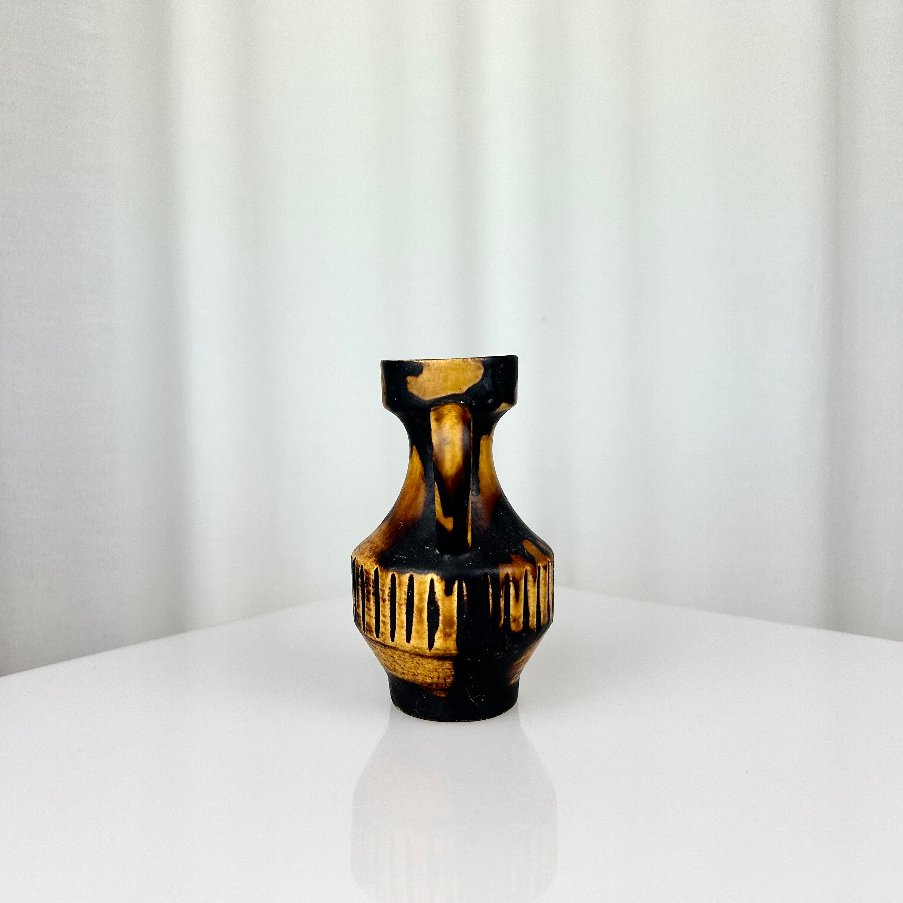 Tiny vintage ceramic jug, backside