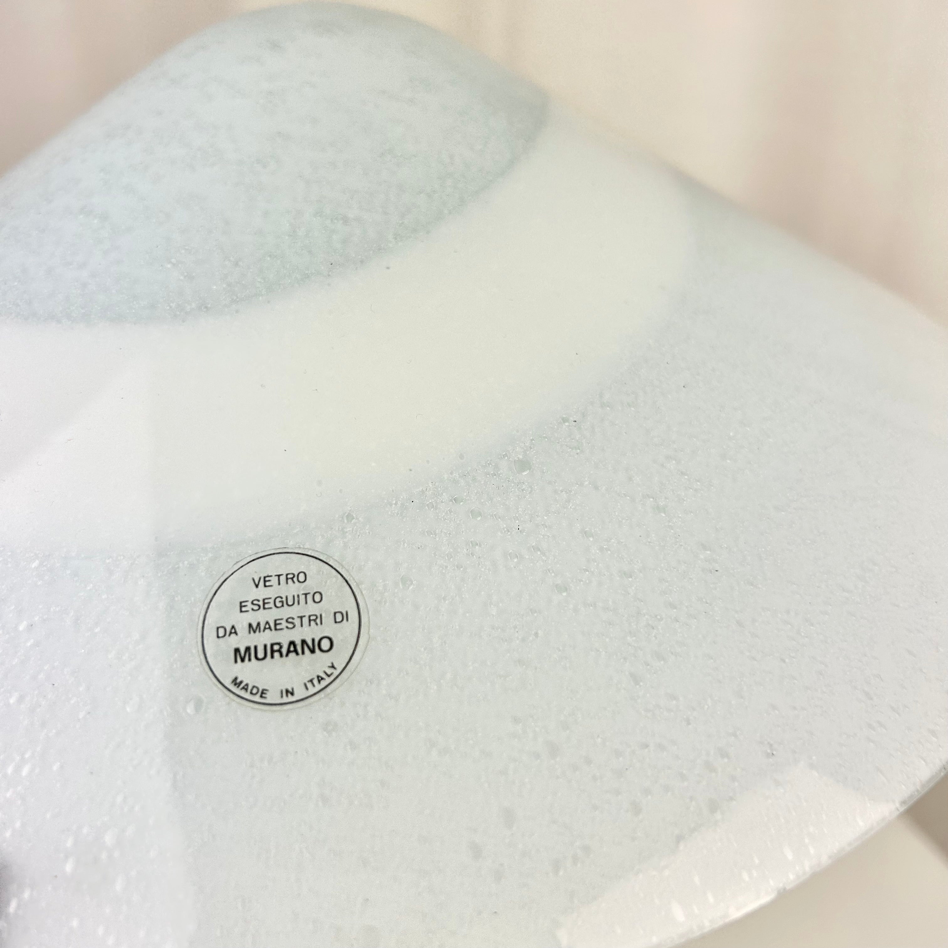 Vintage white postmodern mushroom shaped table lamp in Murano glass, made in Italy in the 1980s, label closeup