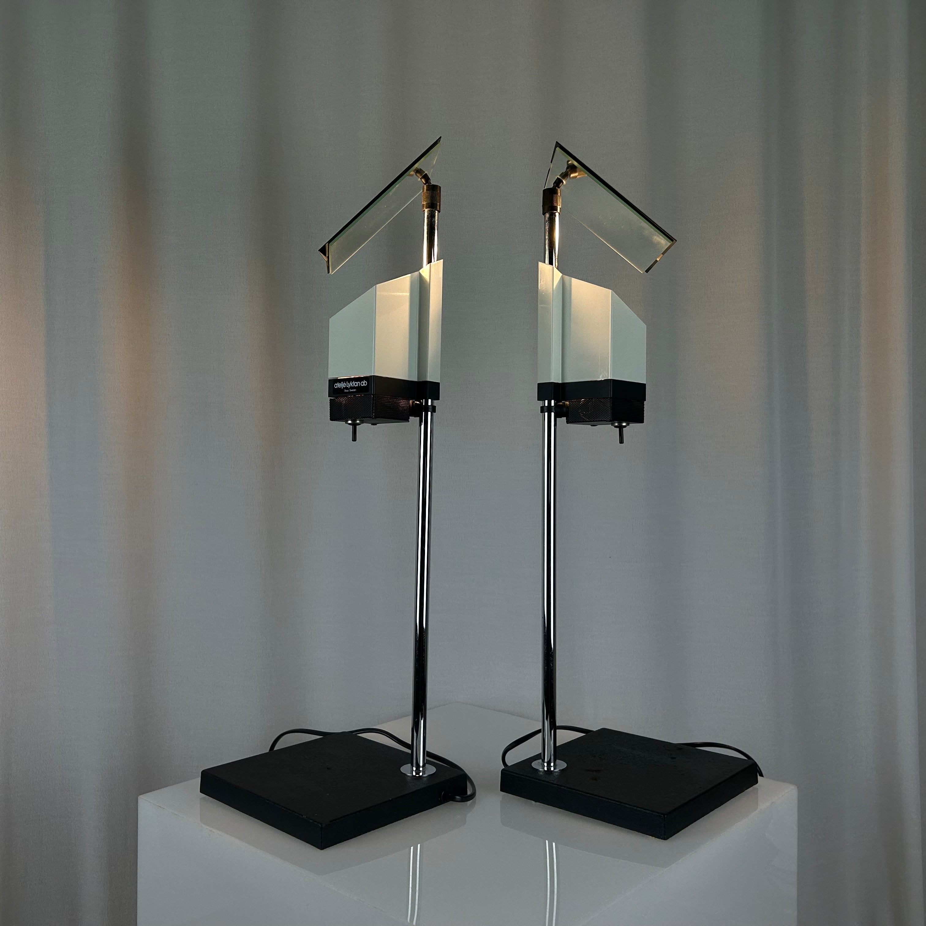 Two vintage ”Satellit” table lamps by Lars Bylund for Ateljé Lyktan, 1980s. Darker soft light