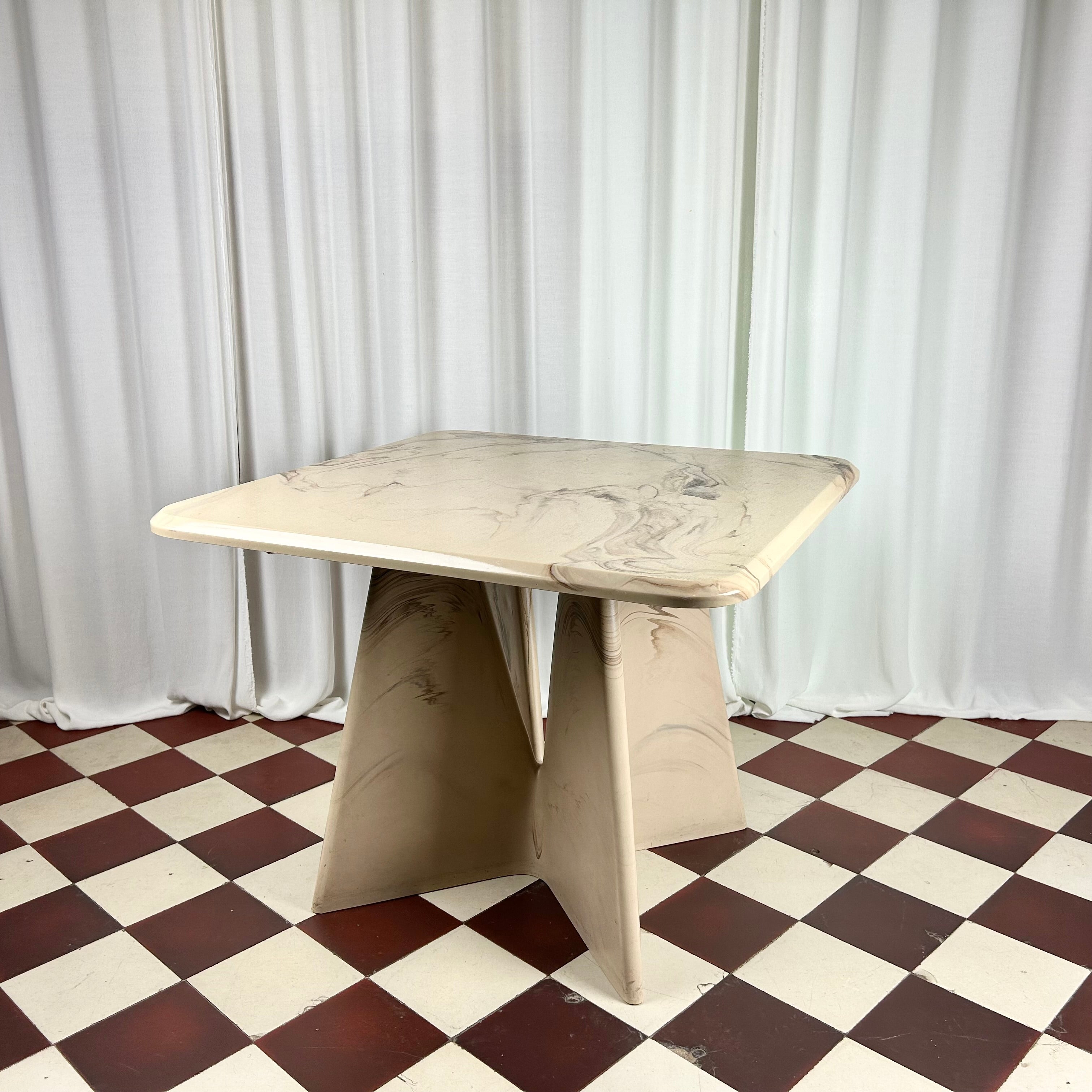 Vintage square shaped coffee table in marmorite from the 1980's